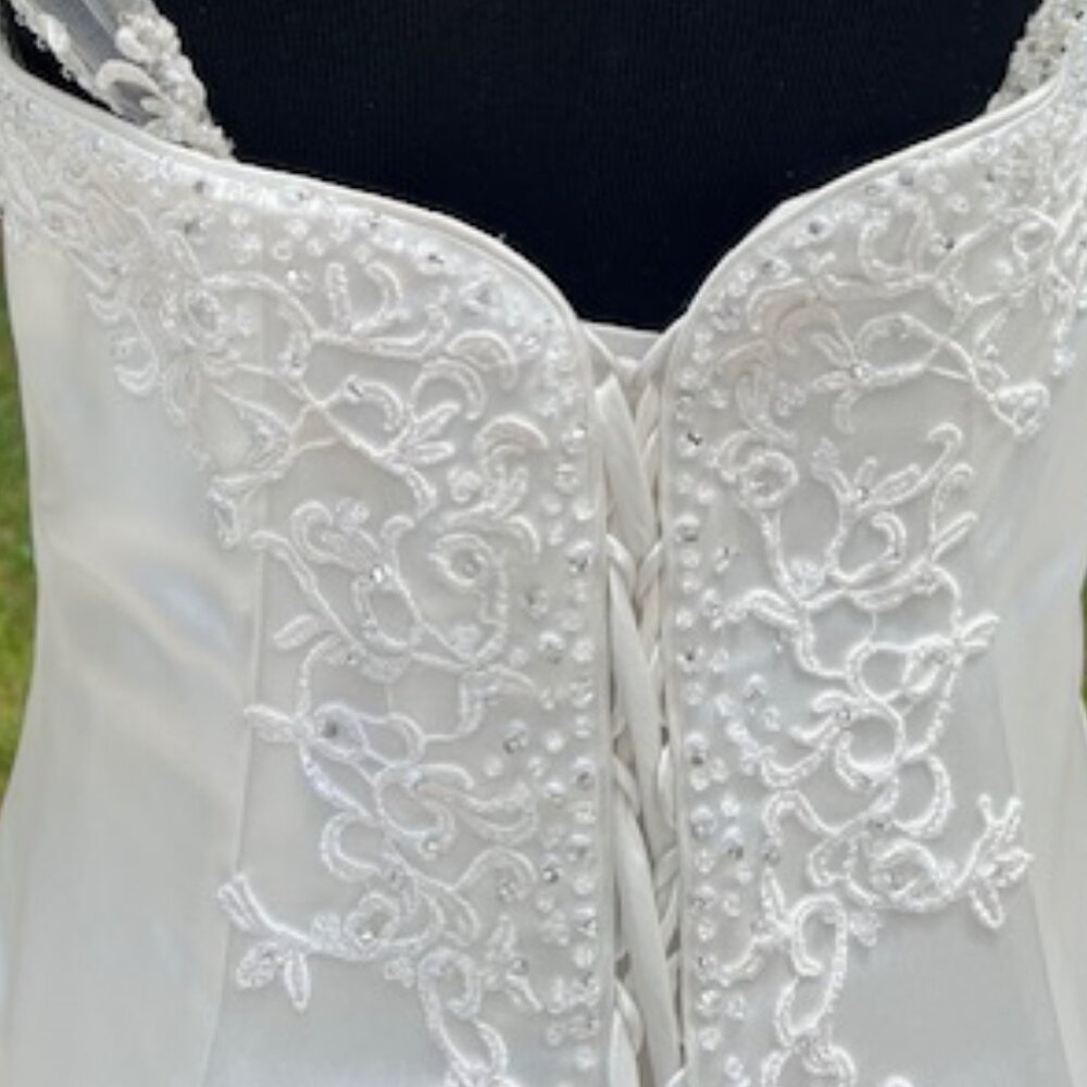 Elegant White Satin Gown - Picture 14 of 16